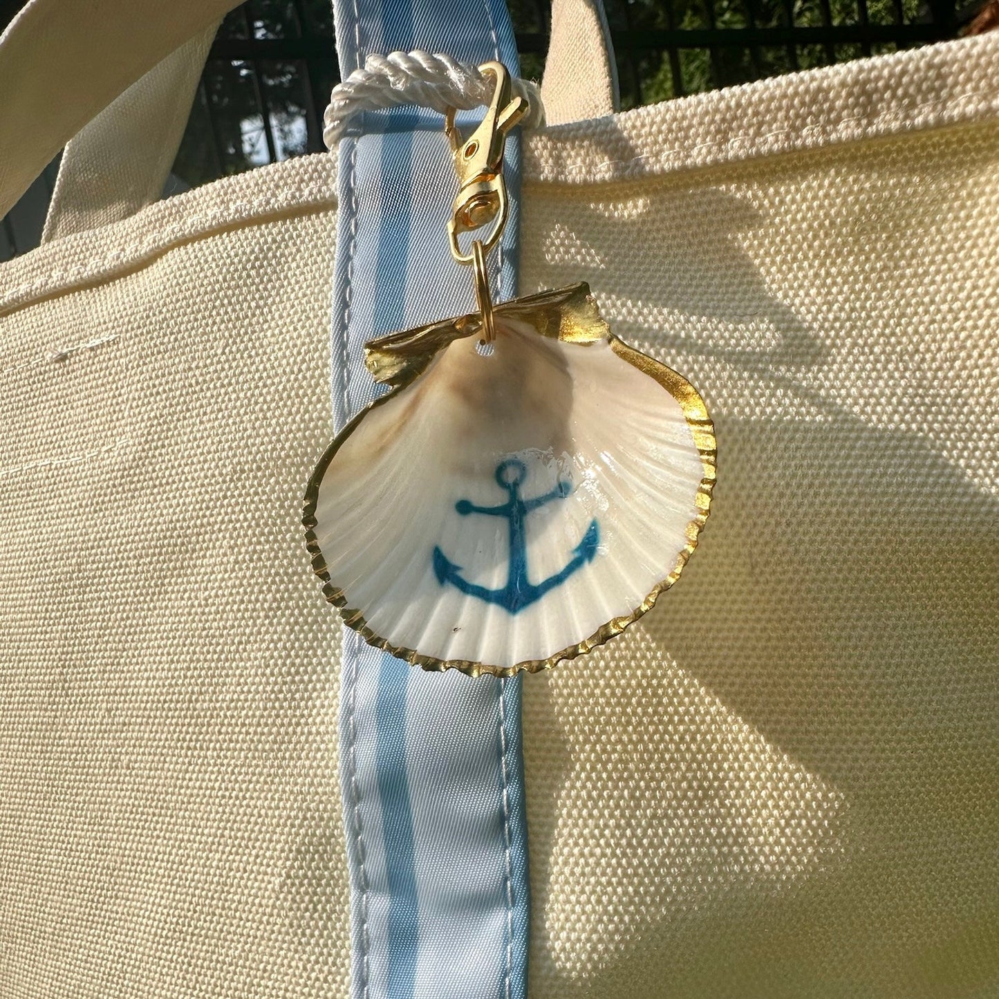 Single Anchor Shell Bag Charm